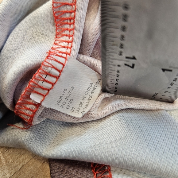 Chainsaw Man Jersey Hot Topic Size XLARGE Denji Anime 26-10 - Picture 6 of 7